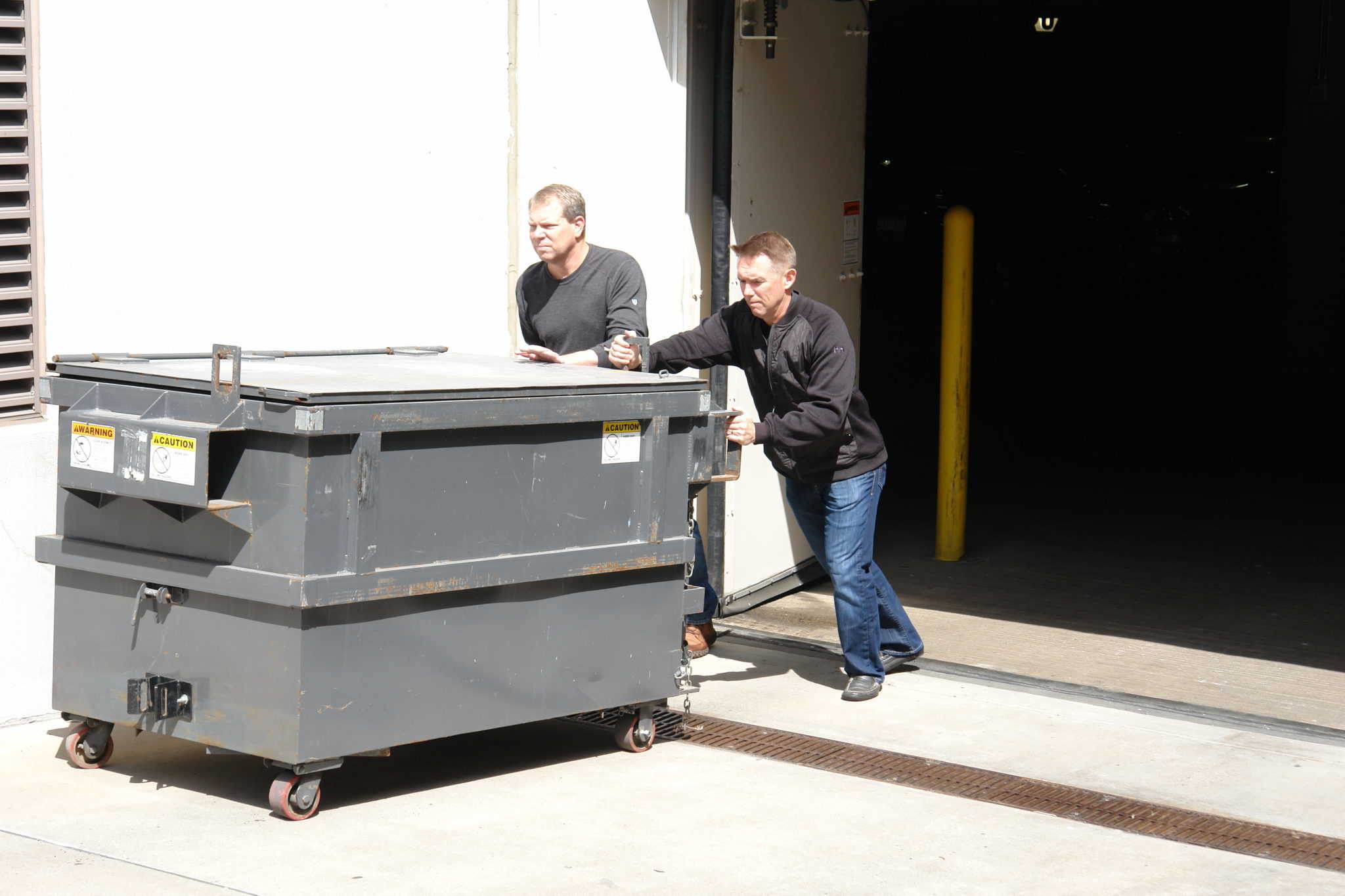 , Got to Move a Heavy Dumpster &#8211; Use Our Safe Lifting and Pushing Tips