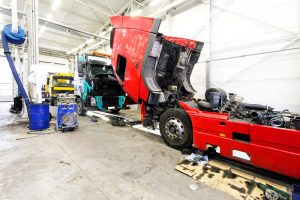 , Five Considerations for Managing Your Semi Truck Fleet Maintenance