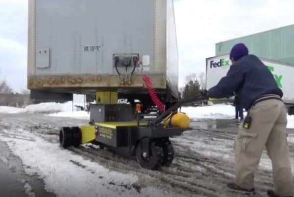 Trailer Dolly Easily Working in the Snow