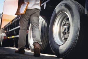 , 5 Tips to Keep Your Trailer Yard Employees Safe in 2023